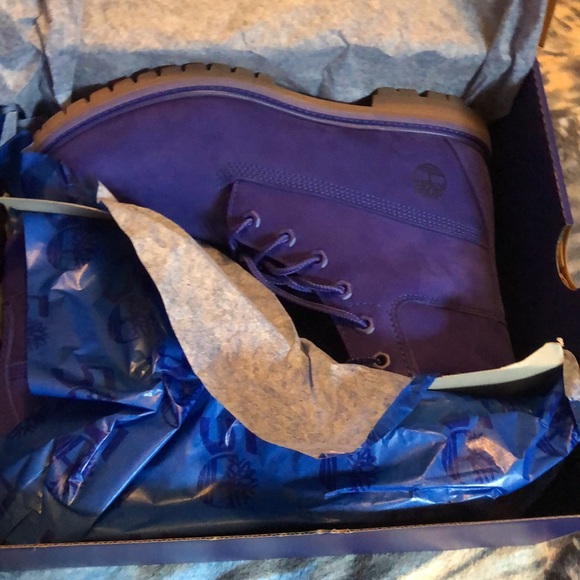 Brand new, just tried on, beautiful color - Picture 2 of 9